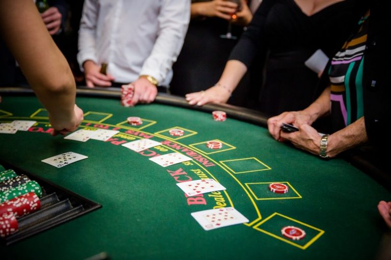 Как играть в казино в автоматы по линиям кто зарабатывает на онлайн покере